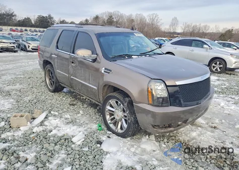 2014 Cadillac Escalade Platinum z USA, uszkodzony, nr VIN 1GYS4DEF9ER240789